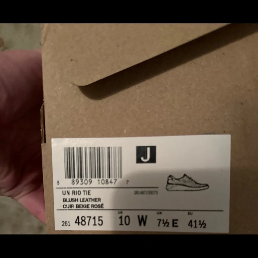 NEW Clarks blush leather sneakers - Picture 3 of 3